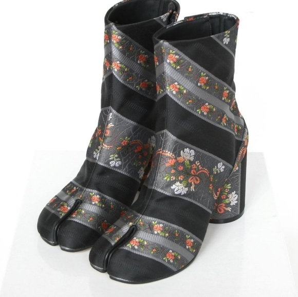 Maison Martin Margiela Shoes - Maison Margiela Tabi Floral Jacquard Ankle boot 39